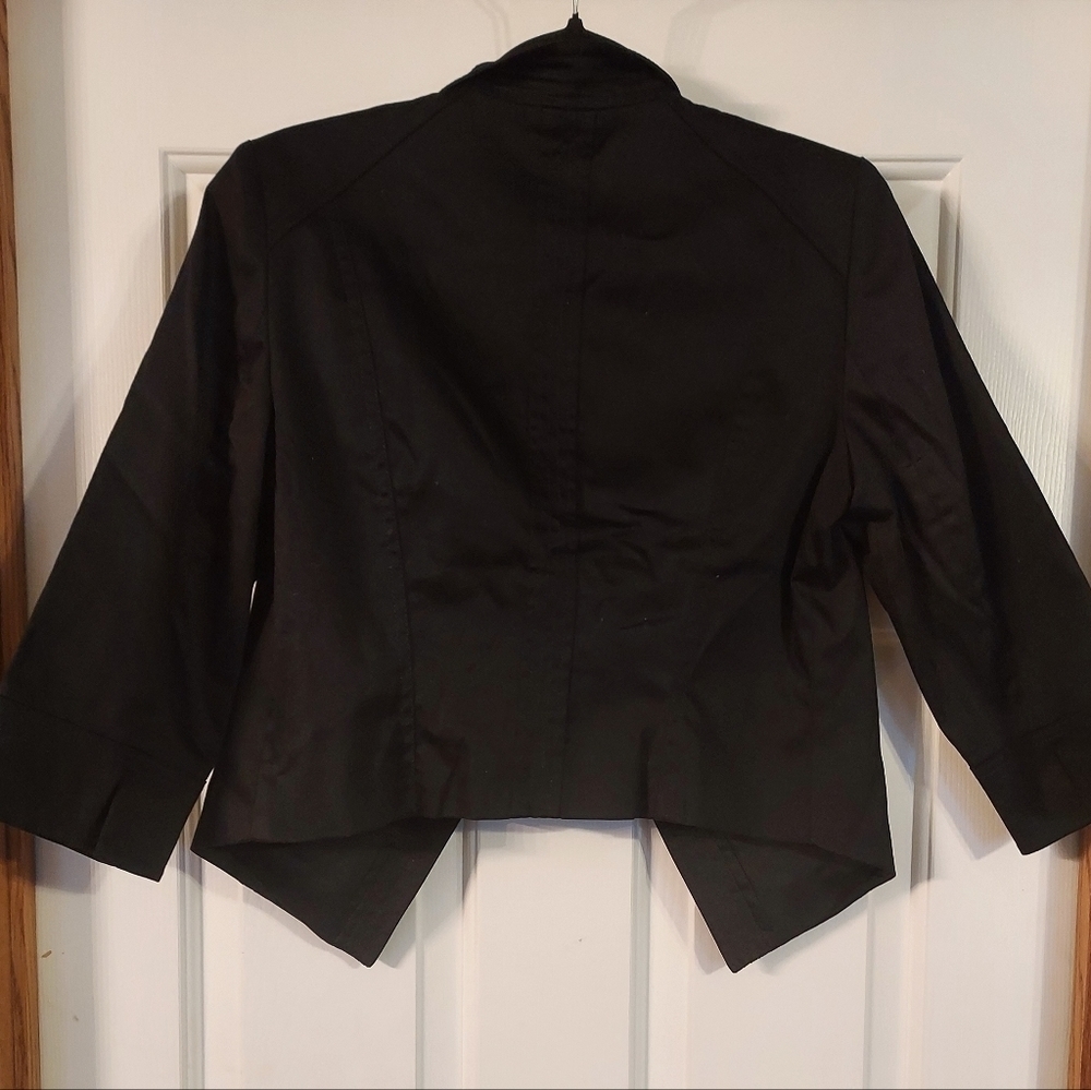 NWOT - White House Black Market Women's Cropped Black Long Sleeve Jacket Size 6 - Picture 3 of 4